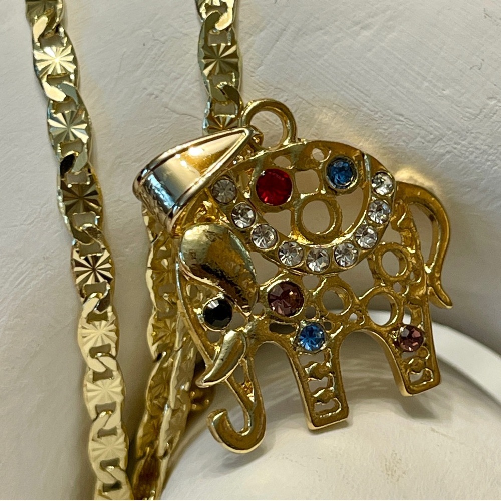 Good Luck Elegant Pendant 14k Plated Gold with Chain - Picture 4 of 10
